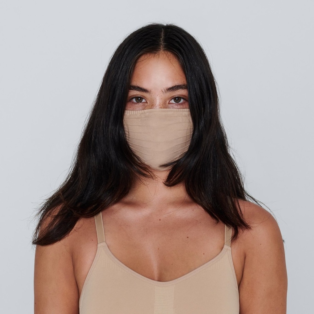 SKIMS Seamless Face Mask in Clay